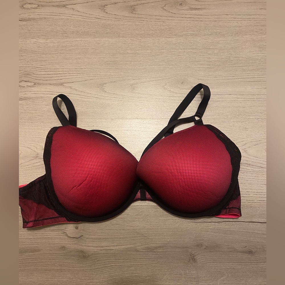 Torrid Plunge Bra, underwire with triangle detail, 48C